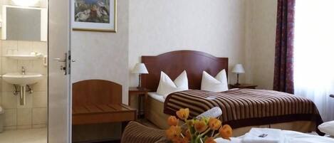 Cribs/infant beds
