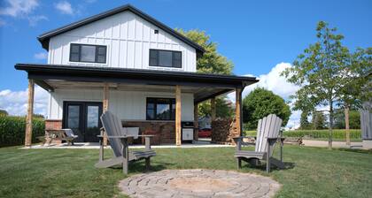 Cozy modern 2-bedroom farmhouse suite w/ clawfoot tub, firepit & country views.