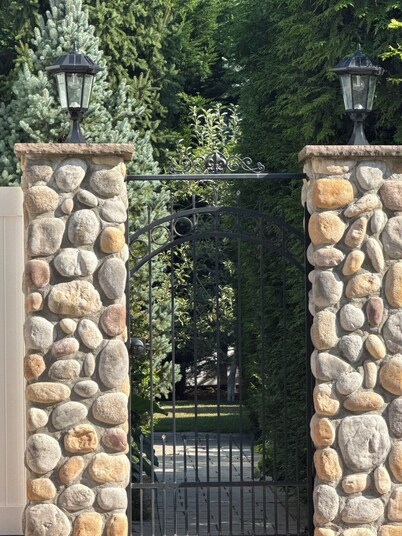 Lakefront GetawaY & Romantic NightS + BeacheS NeaR