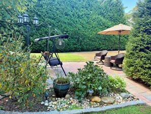 Terrace/patio - Lakefront GetawaY & Romantic NightS + BeacheS NeaR (West Islip)