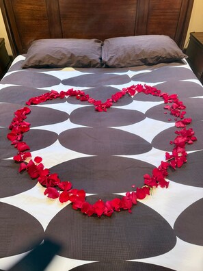 1 bedroom, iron/ironing board, free WiFi, bed sheets - Lakefront GetawaY & Romantic NightS + BeacheS NeaR (West Islip)