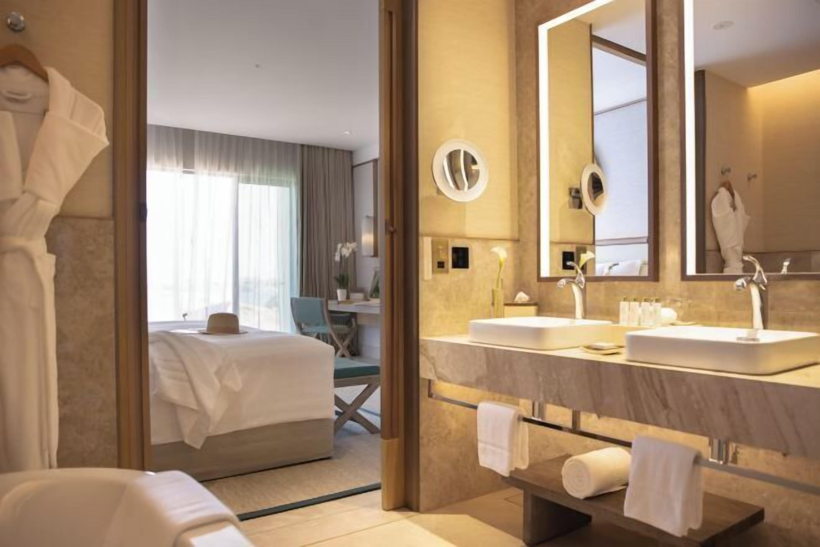 Bathroom | Bathrobes, towels