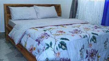 1 bedroom, bed sheets