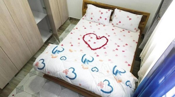 1 bedroom, bed sheets