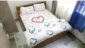 1 bedroom, bed sheets