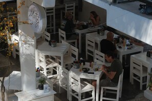 屋外ダイニングエリア