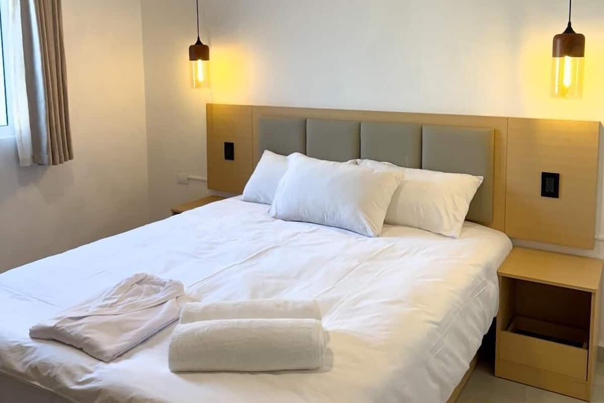 Suite | Free WiFi, bed sheets