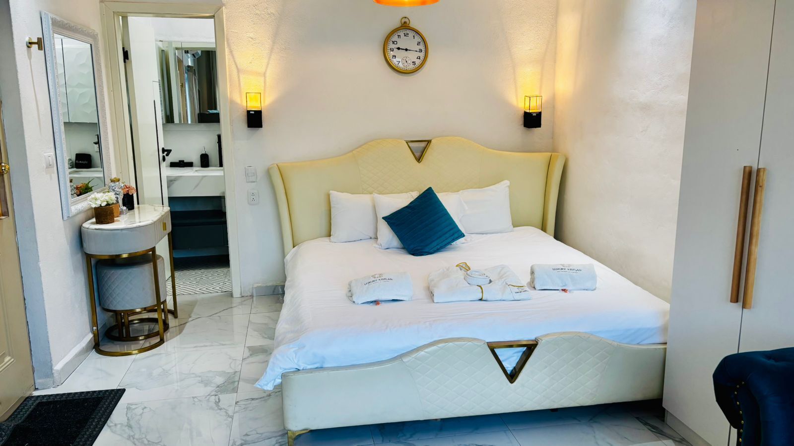 Studio Suite, 1 Queen Bed, Terrace, Lake View