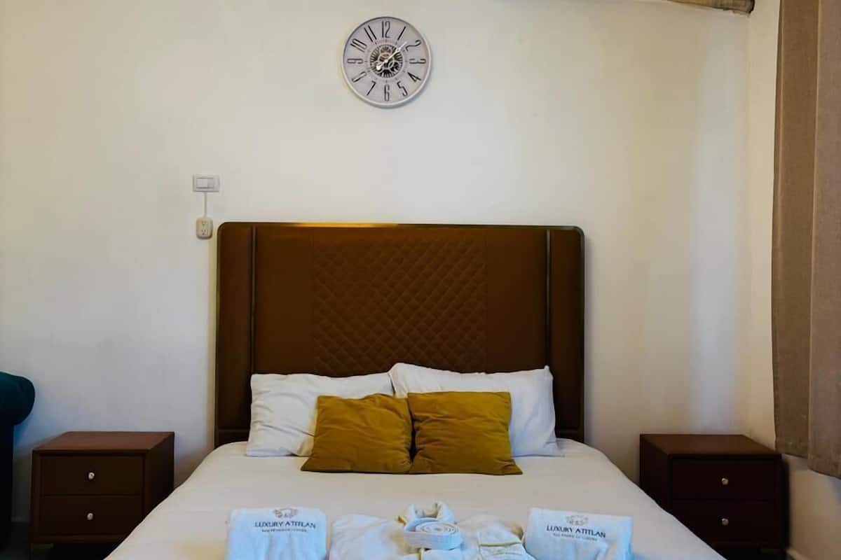 Standard Studio, 1 Queen Bed | Down duvets, free WiFi