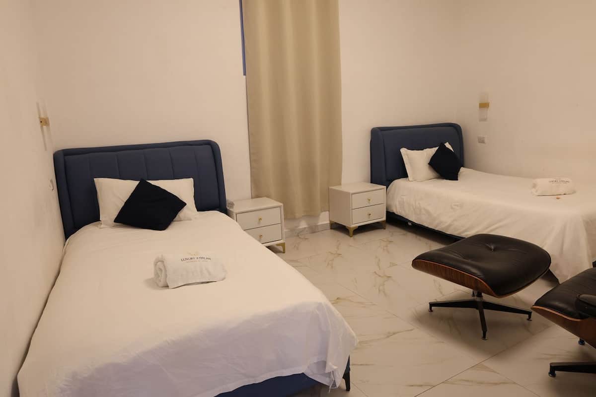 Penthouse, 2 Bedrooms, Kitchenette, Lake View