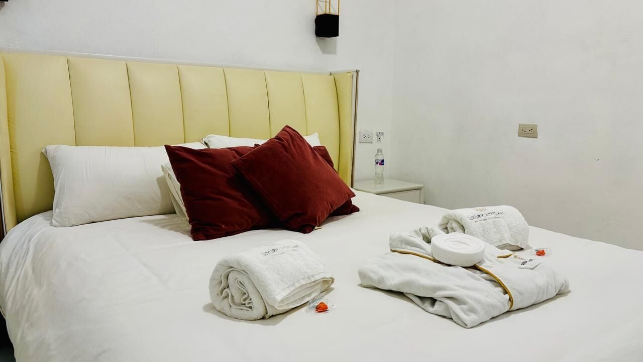 Suite, 2 Bedrooms, Terrace, Lake View