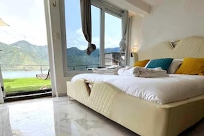 Down duvets, free WiFi