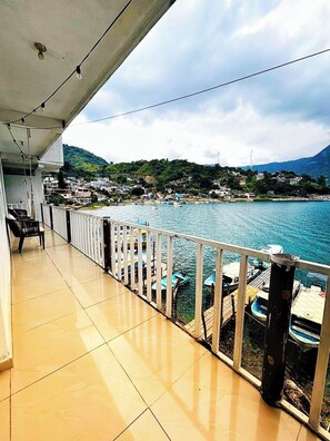 스위트, 침실 2개, 호수 전망 | 발코니 전망