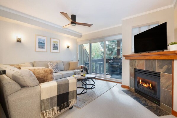 TV, fireplace - Superb Village 2Br/2Ba Private HotTub, FreeParking (Whistler)
