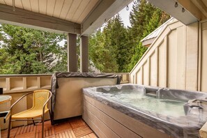 Outdoor spa tub - Superb Village 2Br/2Ba Private HotTub, FreeParking (Whistler)