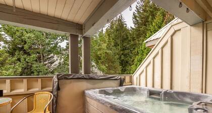 Superb Village 2Br/2Ba Private HotTub, FreeParking