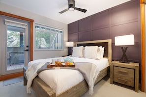 Desk, iron/ironing board, WiFi, bed sheets