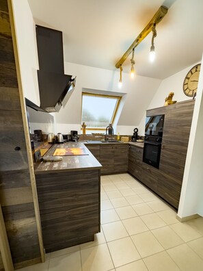 Micro-ondes, four, plaque de cuisson, lave-vaisselle