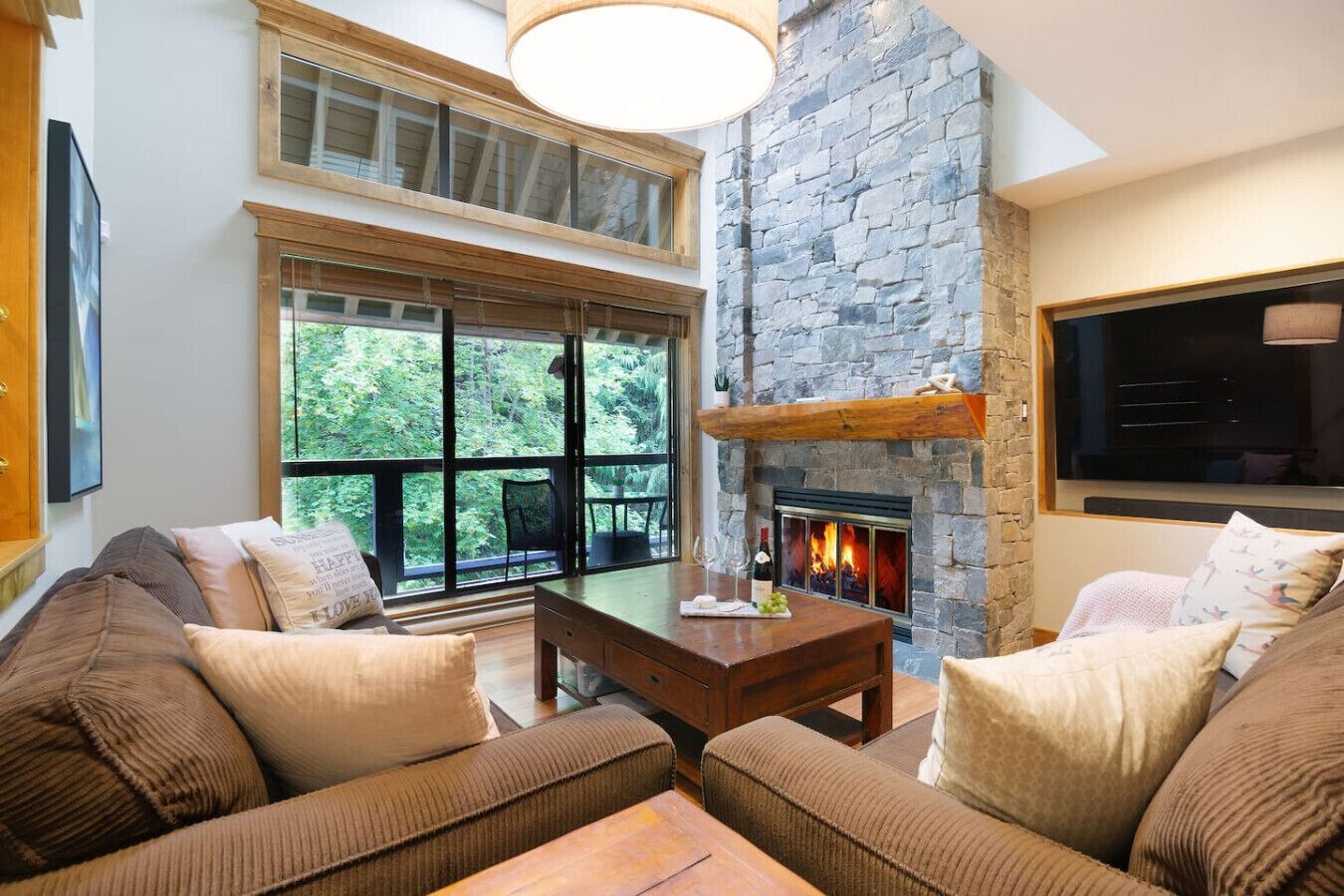 تلفزيون، مدفأة، ألعاب فيديو