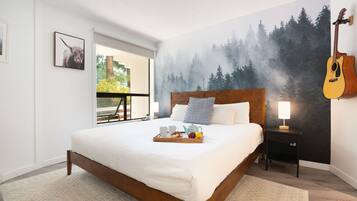 Desk, iron/ironing board, WiFi, bed sheets