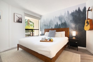 Desk, iron/ironing board, WiFi, bed sheets