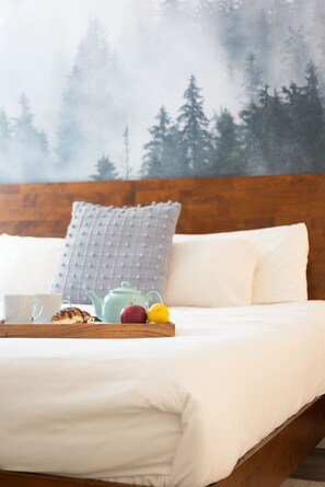 1 bedroom, desk, iron/ironing board, WiFi - Ski-in/out 1BR w/ pool, HT, gym! (Whistler)