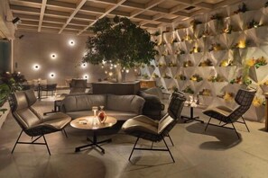 Bar (on property) - EPIC SANA Marquês Hotel (Lisbon)