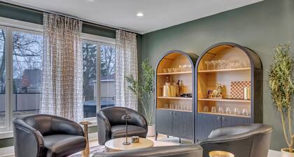 Newly Renovated 4 BD/3 BA Birmingham Home Hot Tub