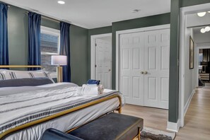 4 bedrooms, iron/ironing board, WiFi, bed sheets