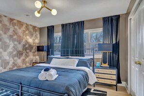 4 bedrooms, iron/ironing board, WiFi, bed sheets