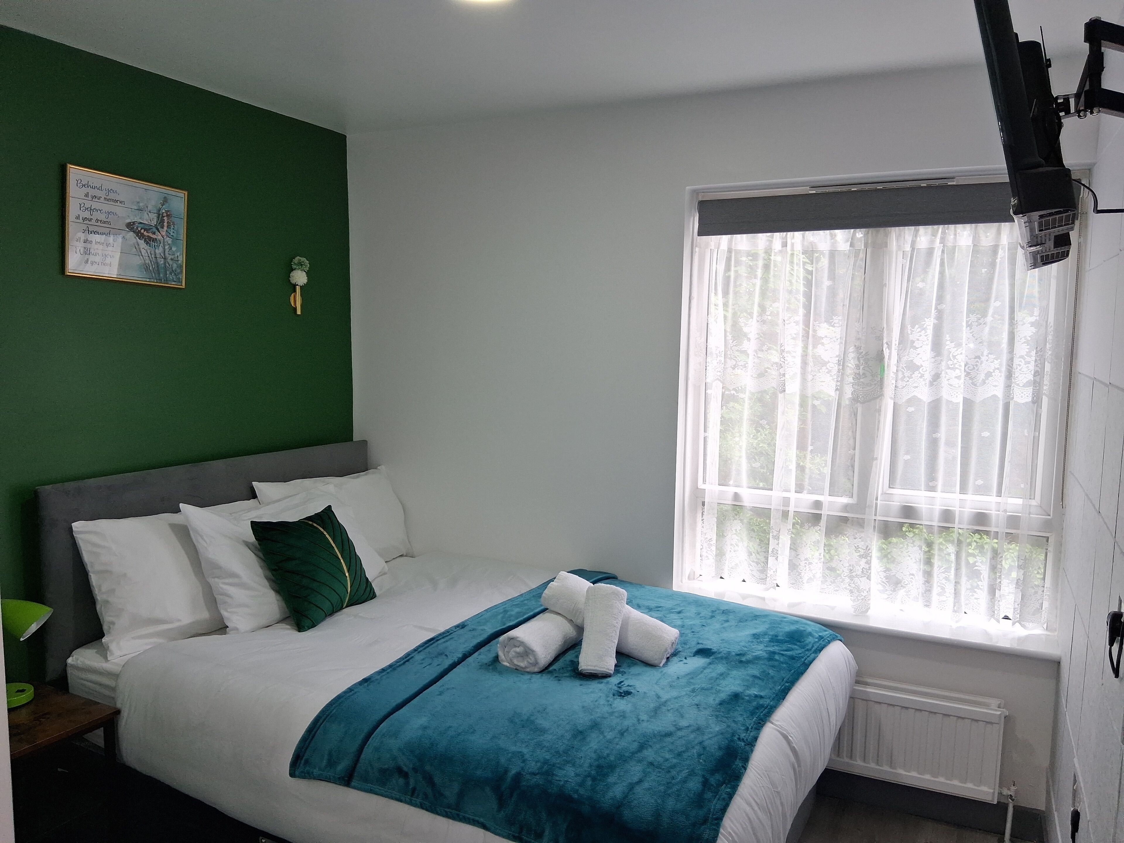 1 bedroom, iron/ironing board, internet, bed sheets