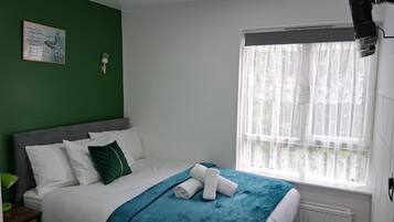 1 bedroom, iron/ironing board, internet, bed sheets