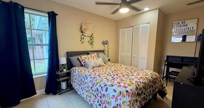 Minutes to Beach & Atlantic Avenue;3-BR Home with Hot Tub & Outdoor Shower