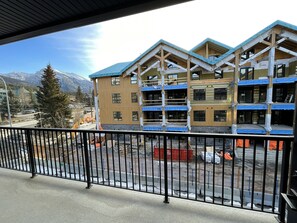 Property grounds - 🥇 Black Bears Den, Heated Pool, Hot Tub, Brand NEW! (Canmore)