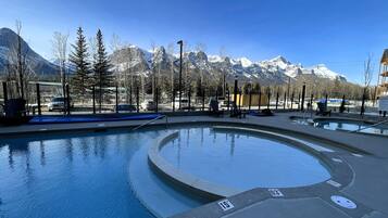 Et oppvarmet basseng