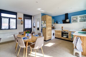 Fridge, microwave, oven, dishwasher