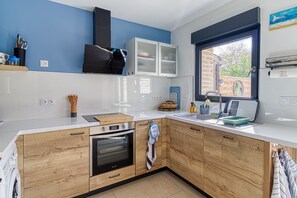 Kühlschrank, Mikrowelle, Ofen, Geschirrspüler