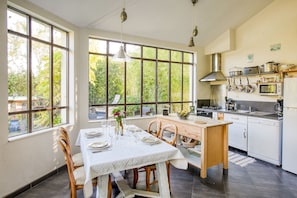 Fridge, microwave, oven, dishwasher