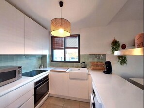 Réfrigérateur, micro-ondes, four, lave-vaisselle