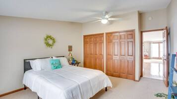 5 bedrooms, iron/ironing board, WiFi, bed sheets
