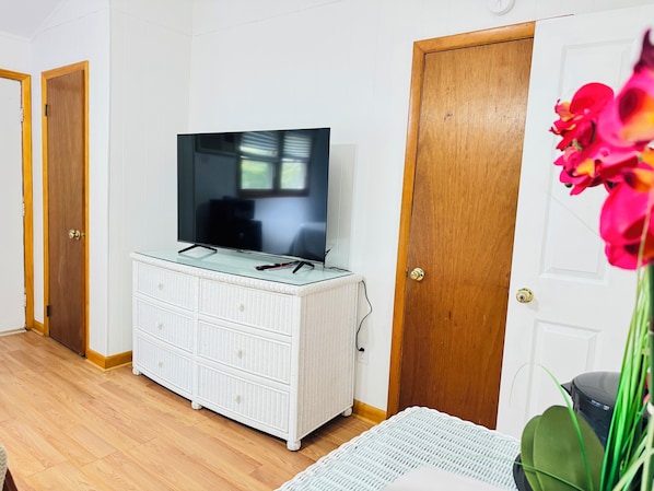 Deluxe-Zimmer, 2 Queen-Betten | Bügeleisen/Bügelbrett, kostenloses WLAN