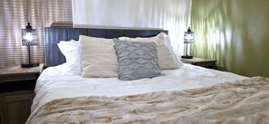 3 bedrooms, desk, iron/ironing board, travel cot