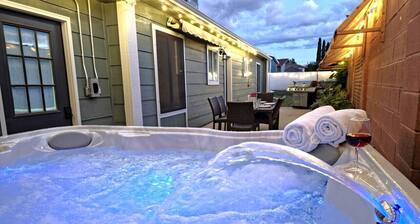 Hot Tub, Game Room, Kayaks, Boat Parking, Backyard, King, Fire Pit, Pets, W/D