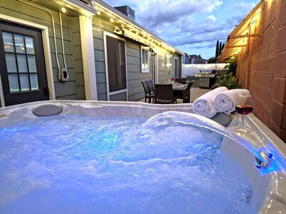Hot Tub, Game Room, Kayaks, Boat Parking, Backyard, King, Fire Pit, Pets, W/D