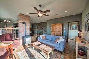 TV, peis, bordtennis og bøker