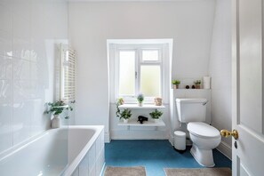 Hair dryer, towels, soap, toilet paper - Spacious apartment close to King's Cross (London)