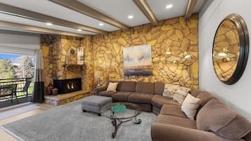 Condo (2 Bedrooms) | Property amenity