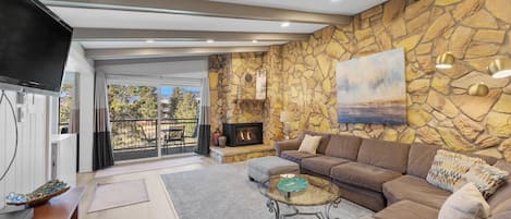 Condo (2 Bedrooms) | Front of property