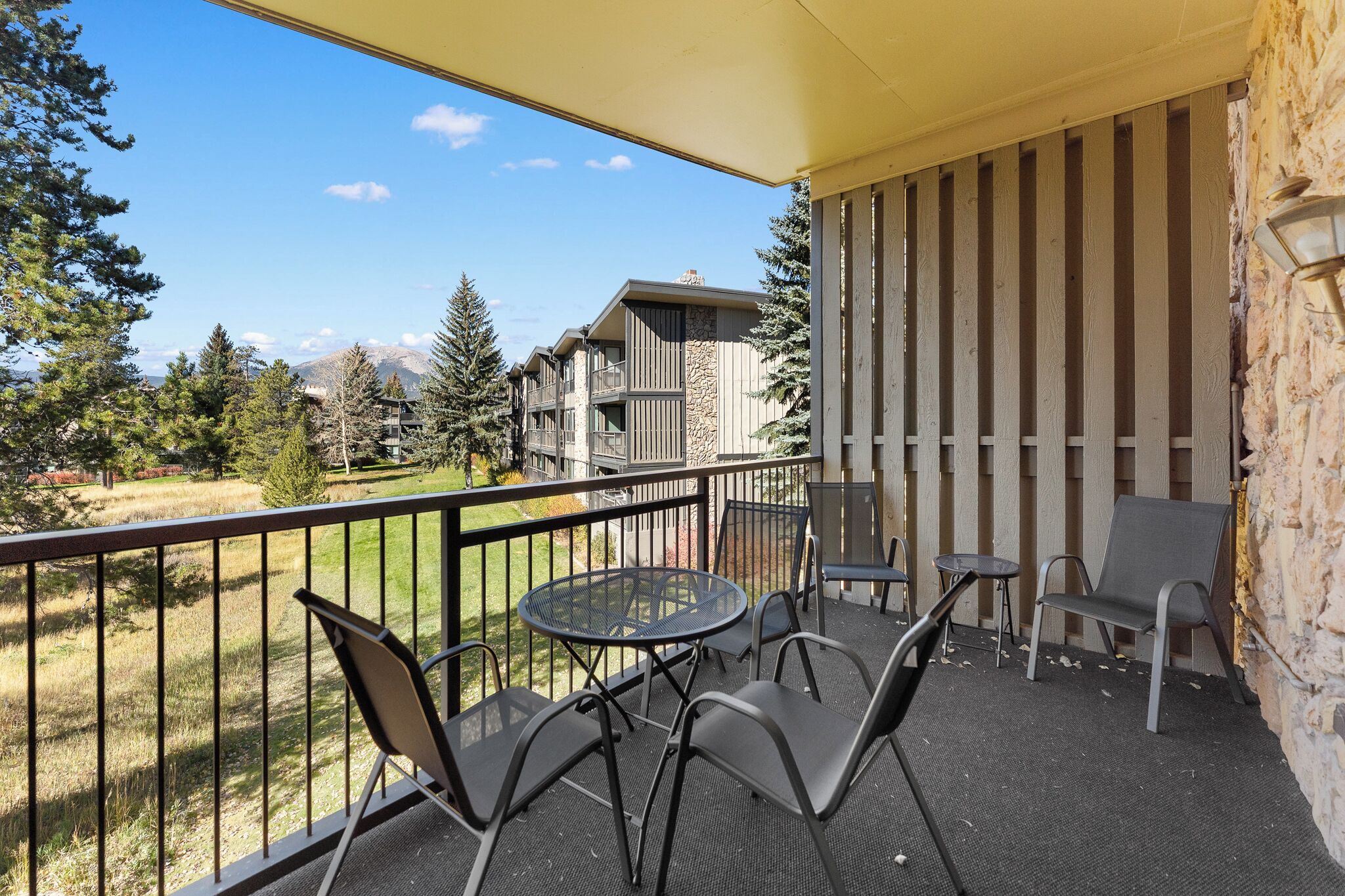 Condo (2 Bedrooms) | Exterior