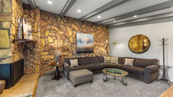 Condo (2 Bedrooms) | Property amenity